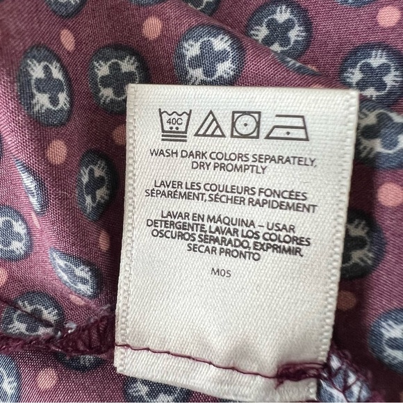 Van Heusen Jacquard Print Sleeveless V neck button down blouse EUC - Picture 6 of 7